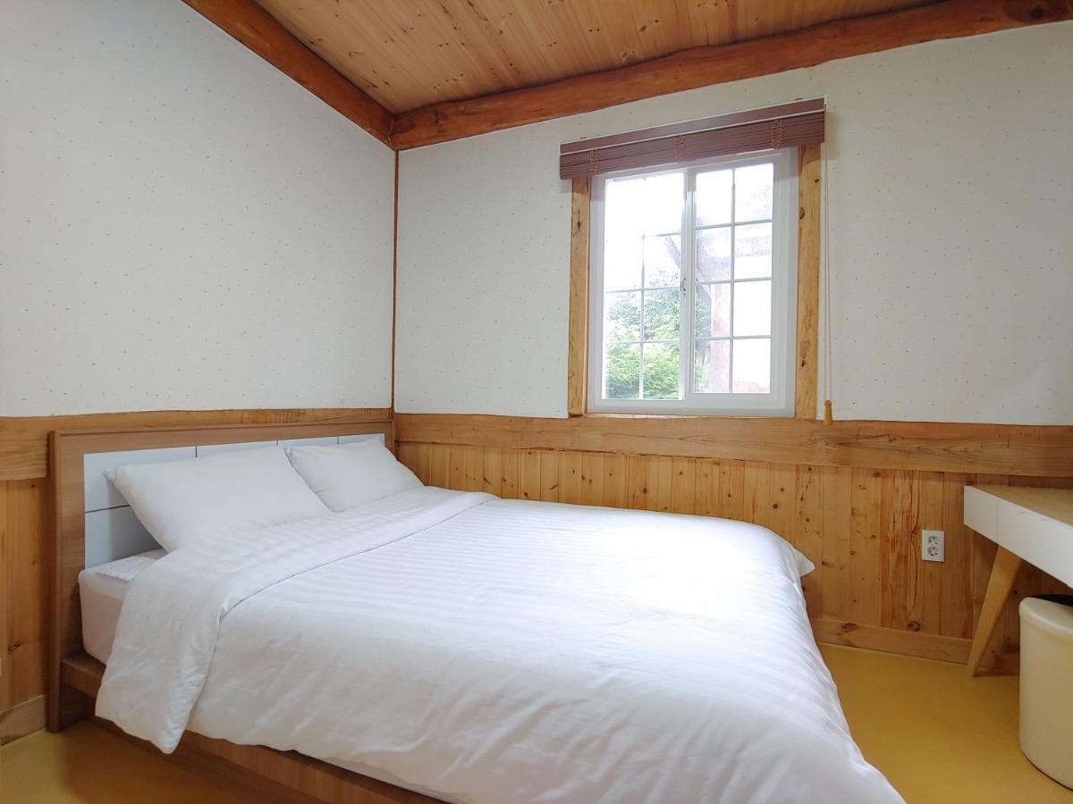 Geumok Log Pension Seogwipo Exterior photo