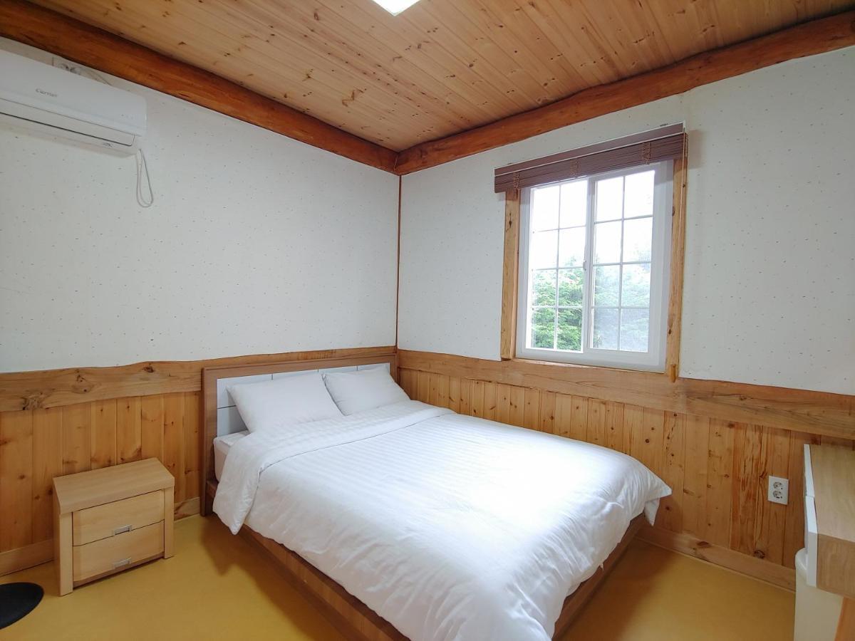 Geumok Log Pension Seogwipo Exterior photo