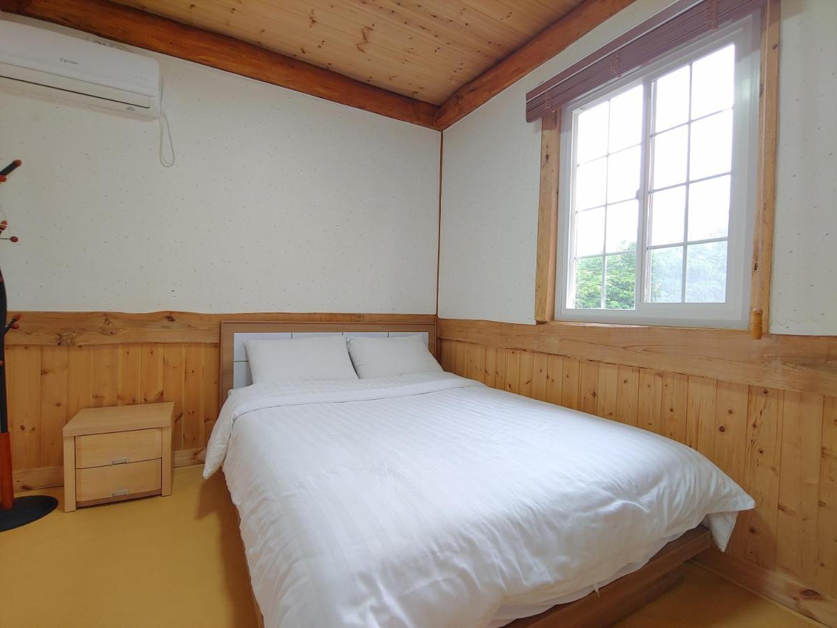 Geumok Log Pension Seogwipo Exterior photo